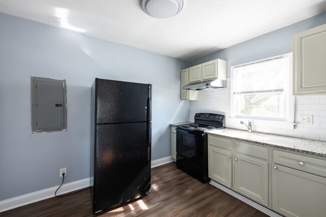 Building Photo - 1443 Venetian Dr SW