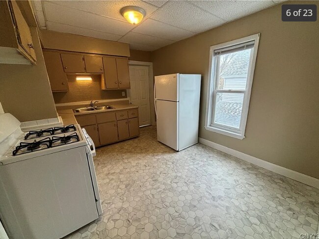 Building Photo - 201 E Glen Ave