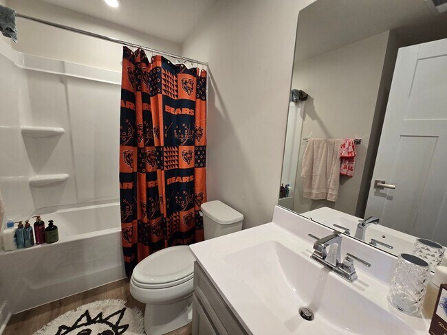 Building Photo - 4 Bed, 3.5 Bath Townhome Located just minutes from the VA/NC Line