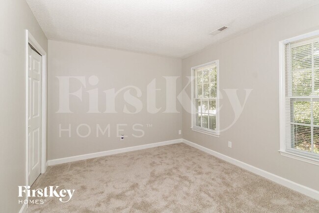 Building Photo - 5630 Poplar Hill Ct