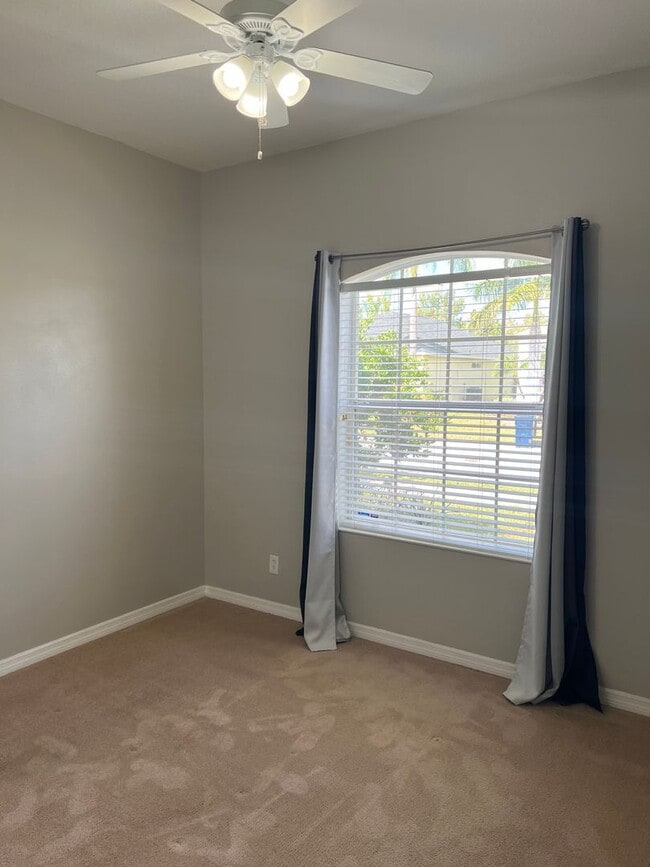 Building Photo - 3 Bedroom 2 Bath Single Family Home