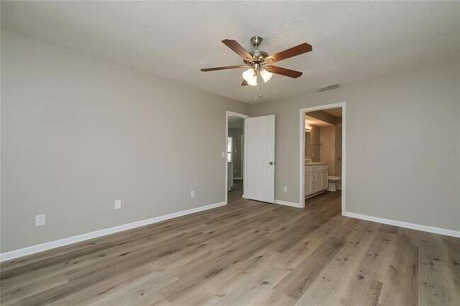 Building Photo - 2301 Willow Branch Ave