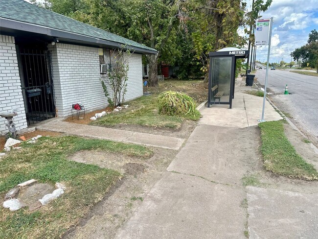 Building Photo - 5405 Suez St