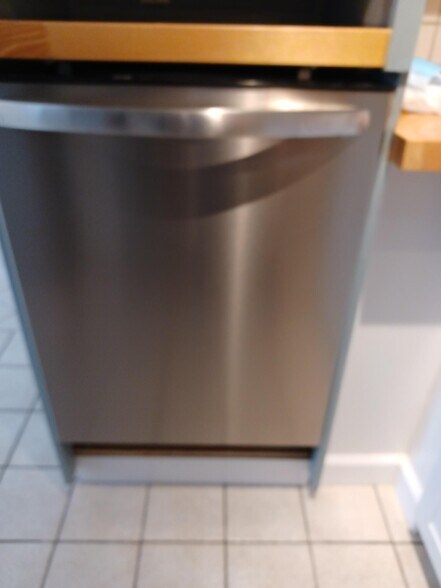 Stainless Dishwasher - 95 Matilda Ter