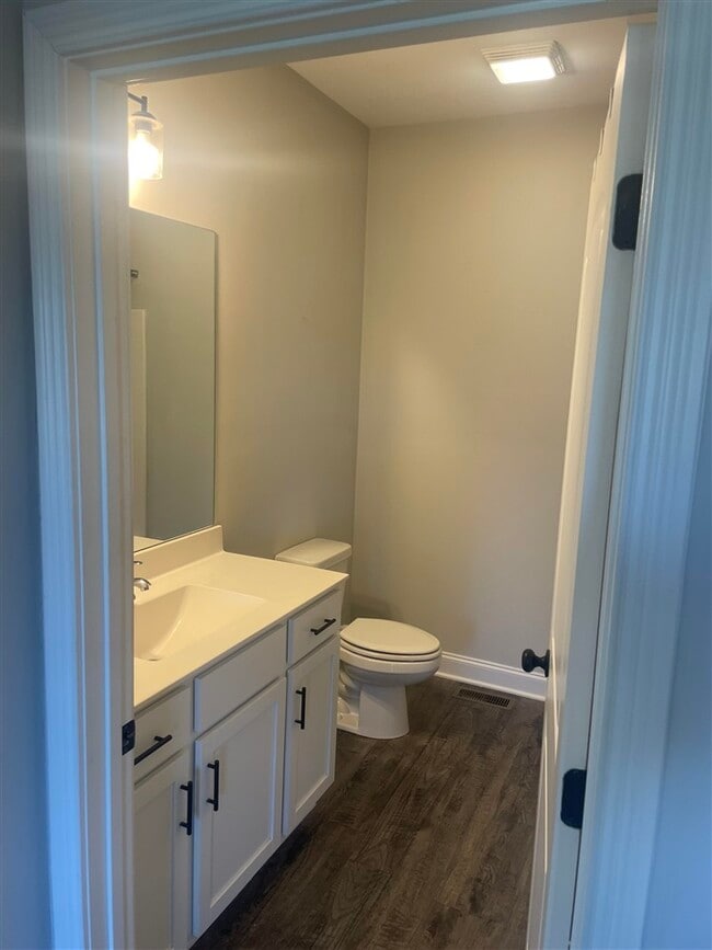 Building Photo - 705 Village Creek Dr