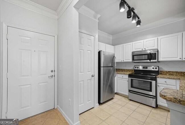 Building Photo - 1850 Cotillion Dr