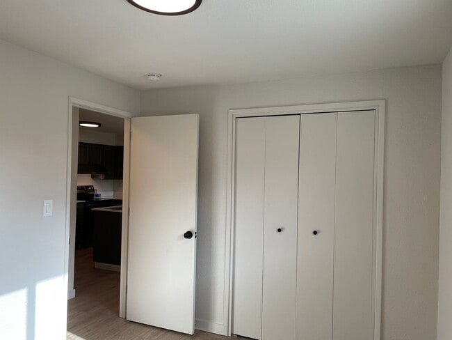 Building Photo - Newly Remodeled 2 Bedroom 1 Bath Duplex-Be The First to Make it Your Home