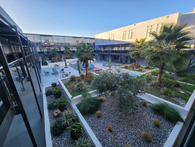 Building Photo - Exceptional Two Level 3 bedroom Condo in upscale Luxe Lofts