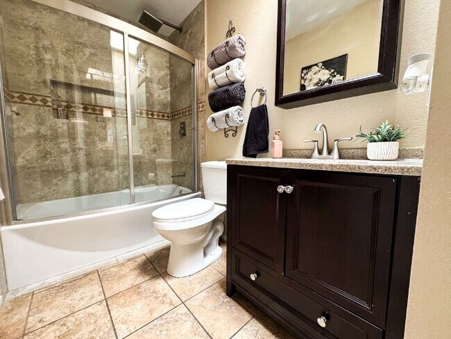 Building Photo - "Well Maintained 3 Bedroom, 2 Bathroom Pool Home in Yuma Corona!"