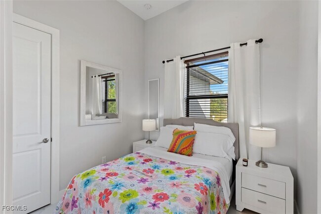 Building Photo - 2709 6th St W