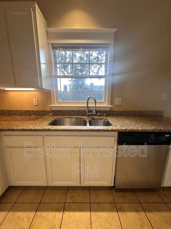 Building Photo - 2065 Hoen Ave