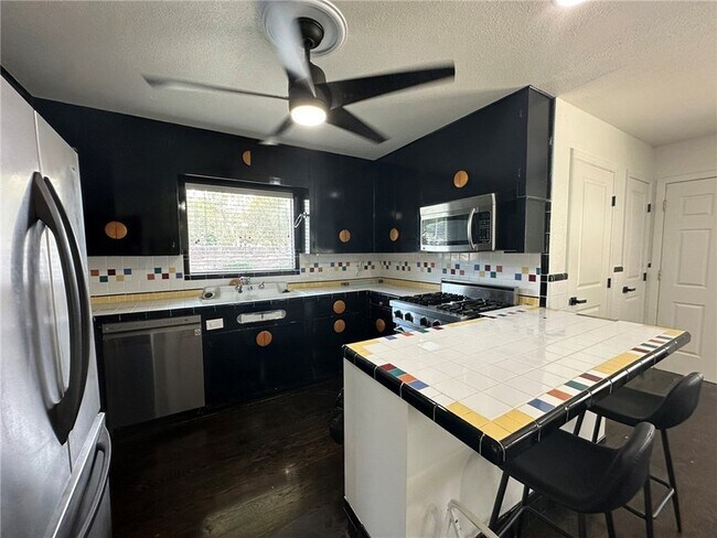 Building Photo - 301 Bermuda Pl