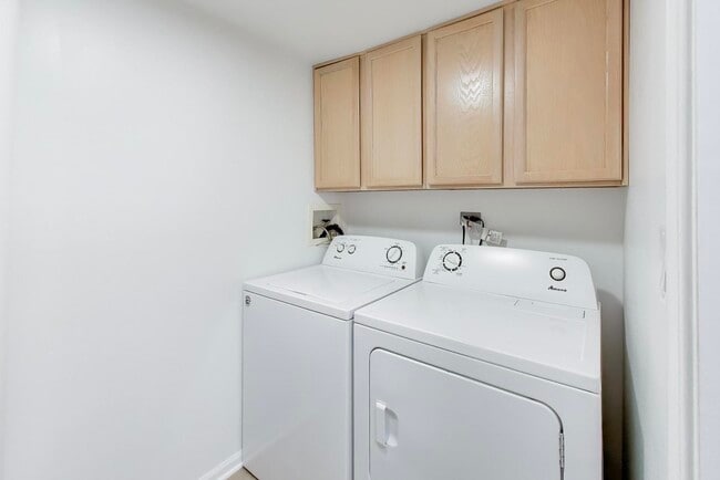 Building Photo - 2073 Cambria Ct