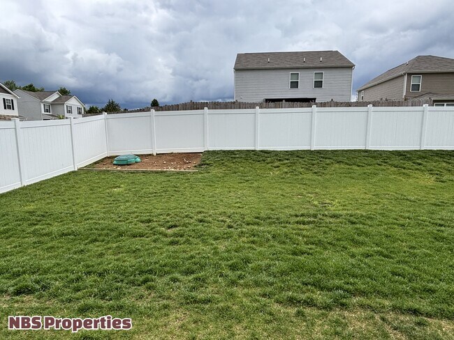 Building Photo - 7402 Cottontail St