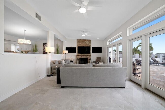 Building Photo - 540 59th Ave