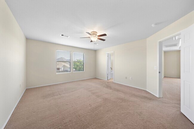 Building Photo - 1418 S Maple Dr