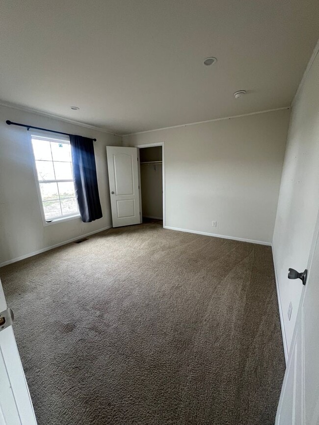 Building Photo - Horse Property