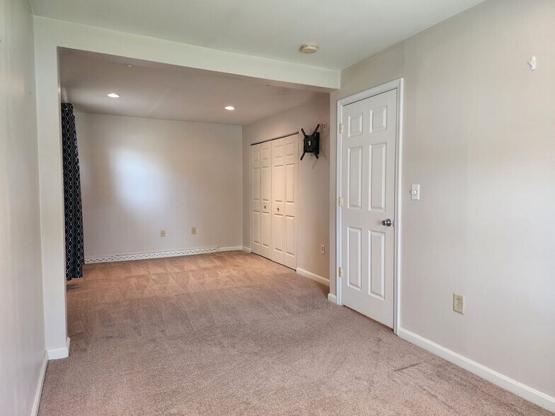 Building Photo - 739 Stouffer Ave
