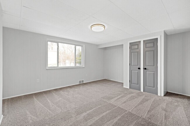 Building Photo - Stunning 3 bedroom home in Mt. Washington available August 1!