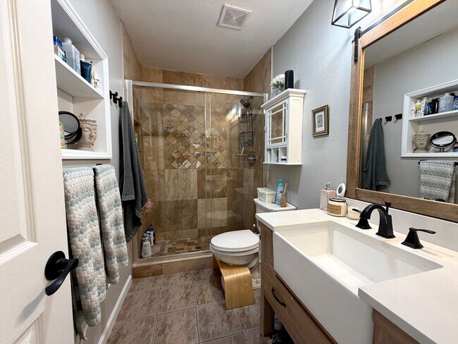 Building Photo - Furnished Malibu Condo Just Minutes from Pepperdine