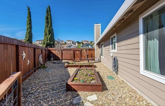 Building Photo - 217 Foulkstone Way