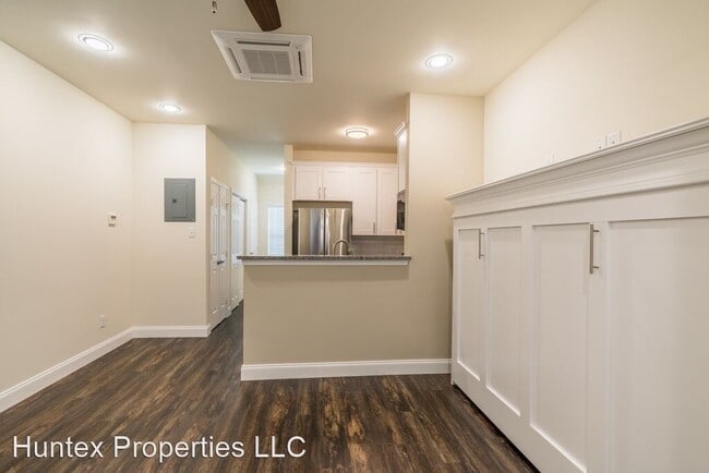 Building Photo - 2407 Bois D'Arc St