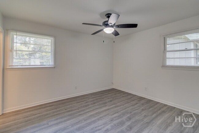 Building Photo - 625 Stuart St