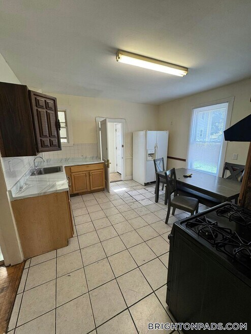 Building Photo - 44 Winship St