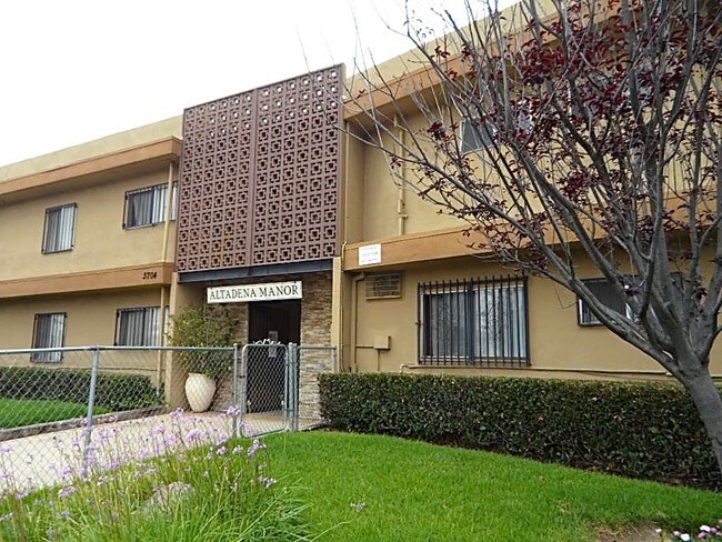 Building Photo - 3704 Altadena Ave
