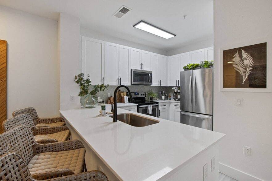 1000 West, Charleston, SC, Kitchen - 1000 West