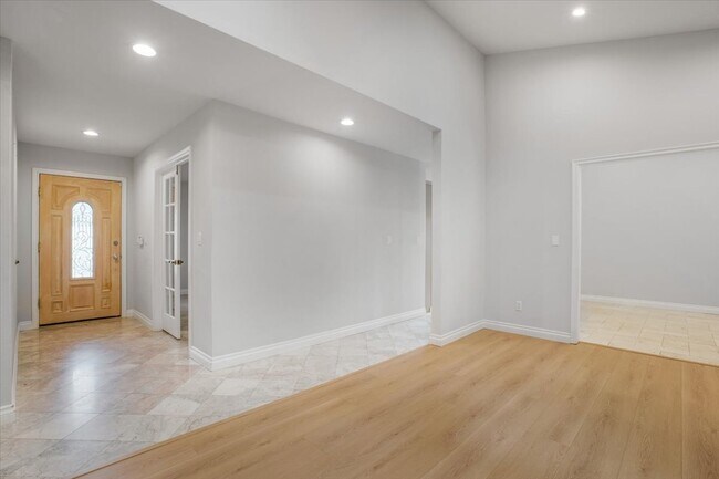 Building Photo - 7365 Pomelo Dr