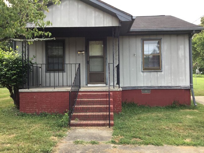 Building Photo - Charming 2-Bedroom Home with Spacious Livi...