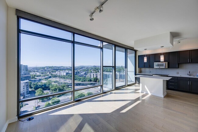 Building Photo - Beautiful 15th floor condo at TwelveTwelve