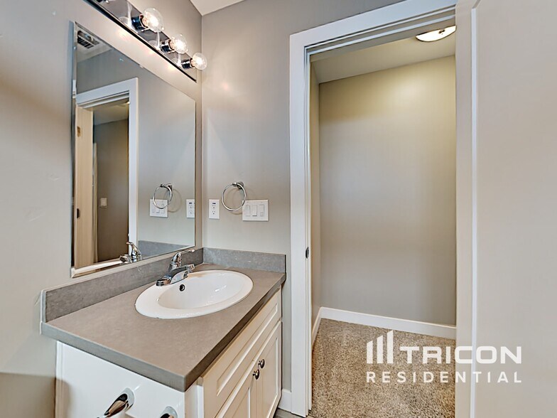 Building Photo - 2371 Coronado Ct