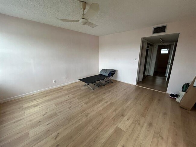 Building Photo - 3301 Spanish Moss Terrace