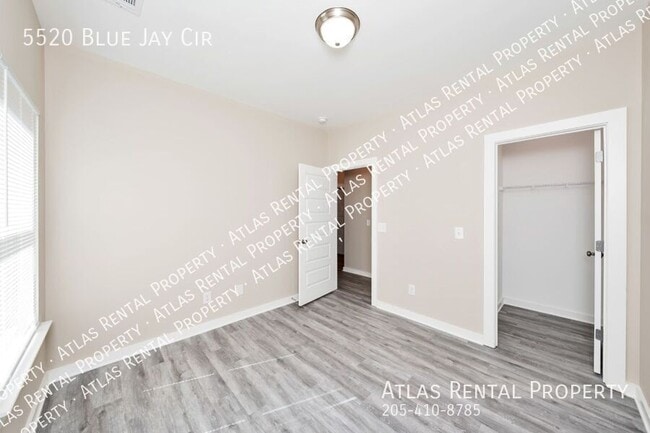 Building Photo - 5520 Blue Jay Cir