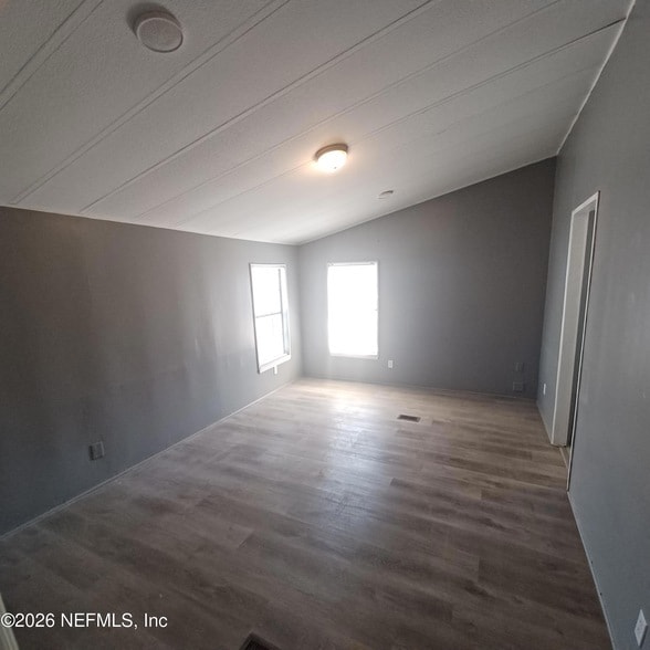 Building Photo - 10262 Roadway Dr