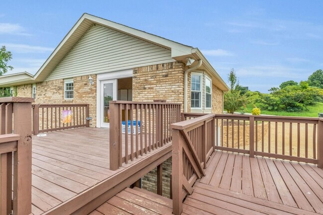 Building Photo - 7918 Holly Hills Dr