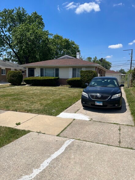 Primary Photo - 1312 Greenbay Ave