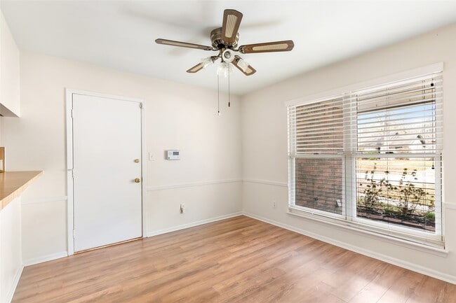 Building Photo - 2722 Foliage Green Dr