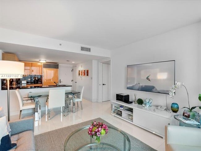 Building Photo - 6801 Collins Ave