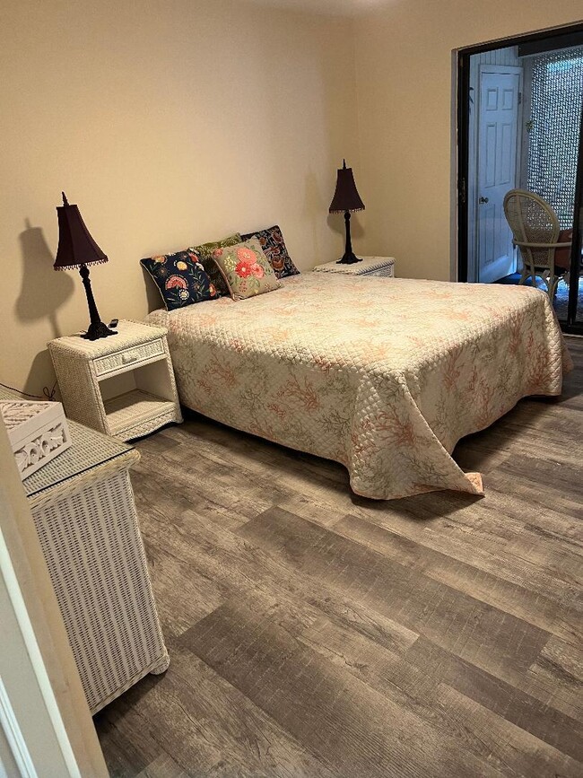 Building Photo - 5403 SE Miles Grant Rd