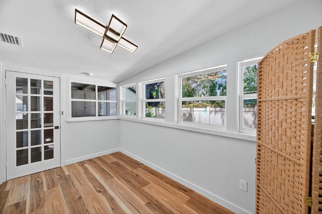 Building Photo - Fully Renovated 3 bedroom St. Pete Home | ...