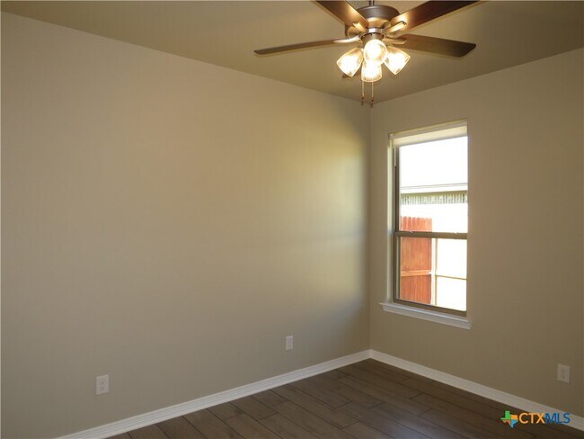 Building Photo - 717 Holstein Dr