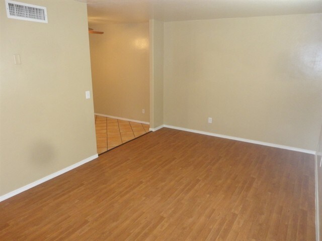 Building Photo - 501 W Placita Durango