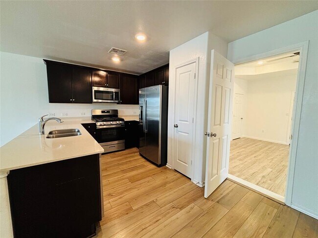 Building Photo - 13725 Knights Br Dr