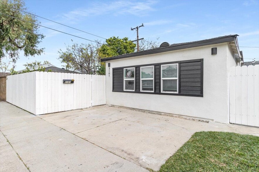 Building Photo - 2101 E 63rd St