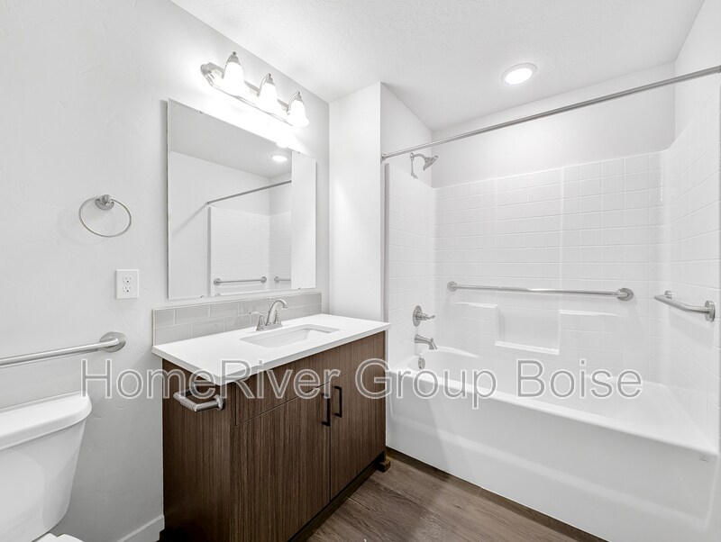 Building Photo - 857 E Travel Ln
