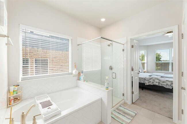 Building Photo - 6805 Covina Ln