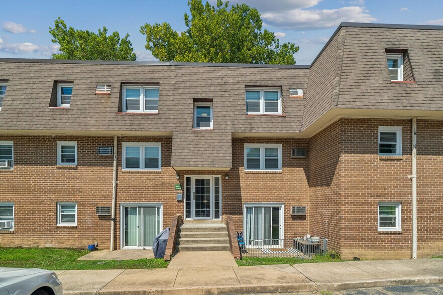 Building Photo - 618 Wharton Dr
